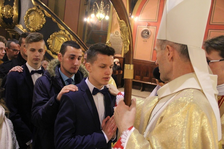 Bierzmowanie w kościele św. Kazimierza w Nowym Sączu