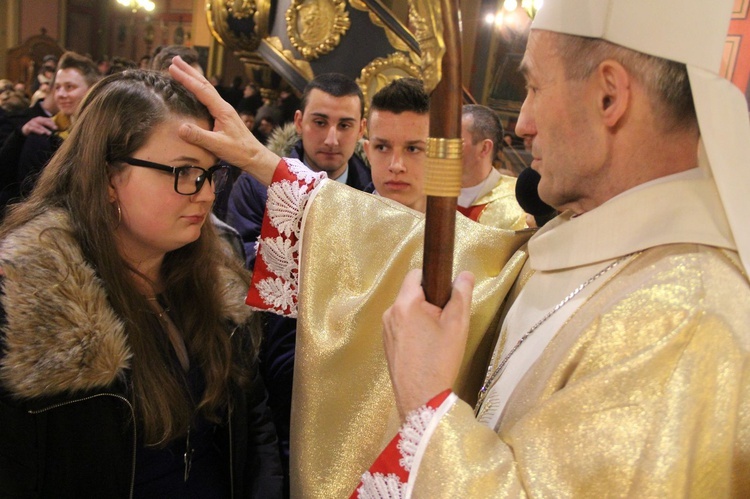 Bierzmowanie w kościele św. Kazimierza w Nowym Sączu