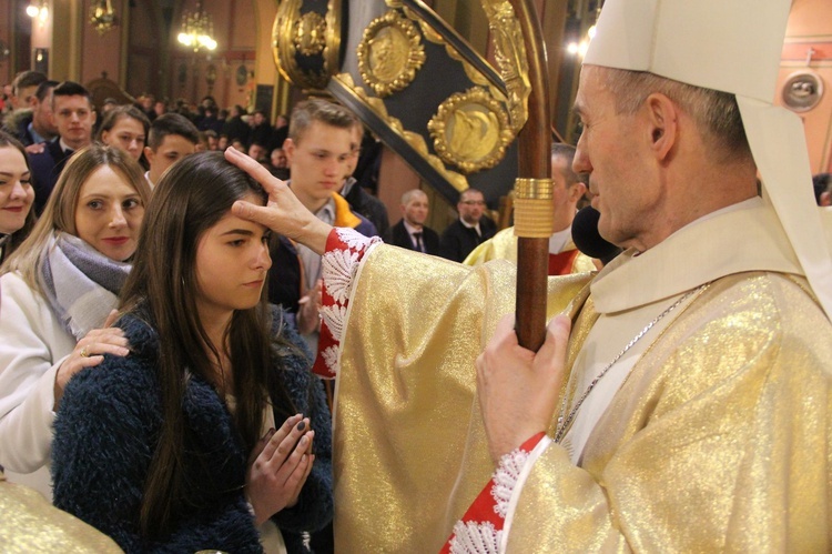 Bierzmowanie w kościele św. Kazimierza w Nowym Sączu