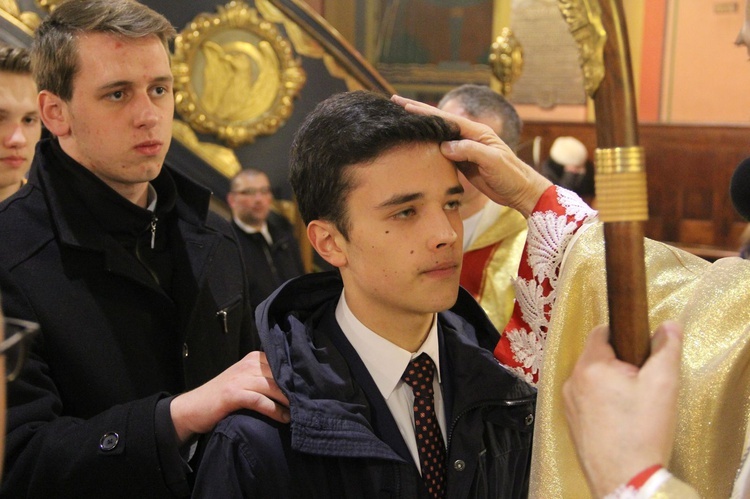 Bierzmowanie w kościele św. Kazimierza w Nowym Sączu