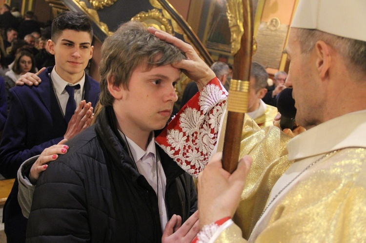 Bierzmowanie w kościele św. Kazimierza w Nowym Sączu