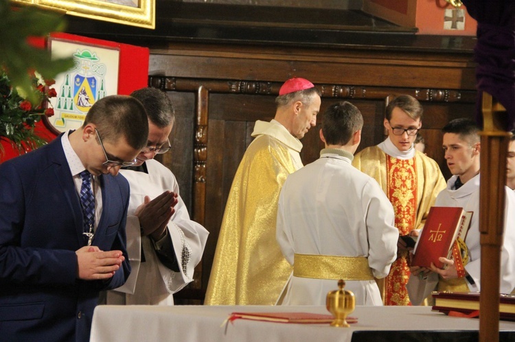 Bierzmowanie w kościele św. Kazimierza w Nowym Sączu