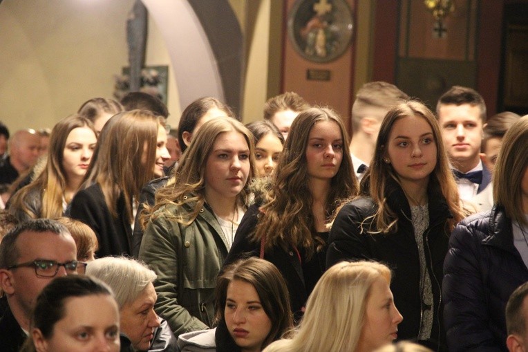 Bierzmowanie w kościele św. Kazimierza w Nowym Sączu