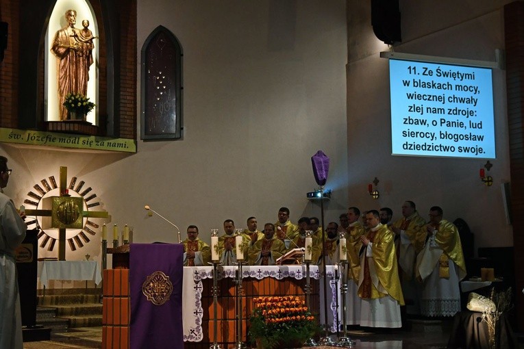 Zawierzenie diecezji i synodu św. Józefowi