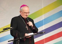 Biskup elbląski jest również członkiem Rady ds. Ekumenizmu, Rady Ekonomicznej oraz Zespołu ds. Ruchów Intronizacyjnych.