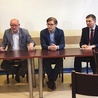 ▲	Konferencja prasowa przed pierwszym zabiegiem.