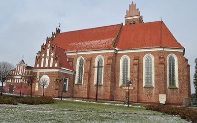 ▲	Późnogotycki kościół i klasztor w Przasnyszu – „pamiątka” nawrócenia P. Kostki.