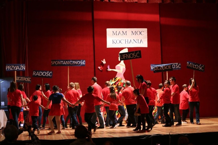 Występ dzieci z zespołem Downa