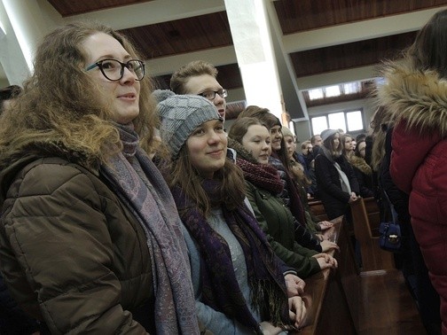 Młodzi z bielskich szkół wypełnili kościół św. Maksymiliana