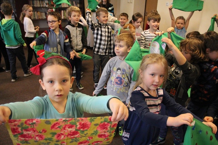 Lekcja o Niedzieli Palmowej w przedszkolu u józefitek