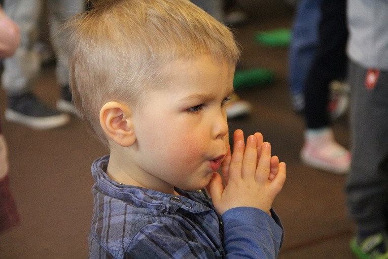 Lekcja o Niedzieli Palmowej w przedszkolu u józefitek