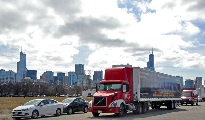 Ciężarówka "German Death Camps" na ulicach Chicago