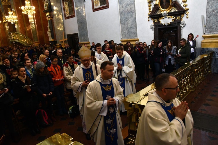 Pielgrzymka maturzystów - aula i bazylika