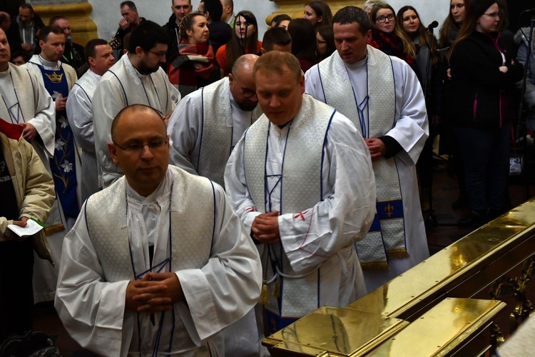 Pielgrzymka maturzystów - aula i bazylika