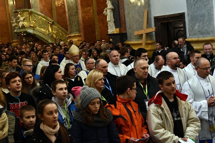 Pielgrzymka maturzystów - aula i bazylika