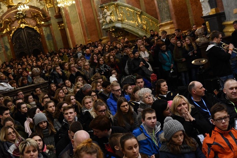 Pielgrzymka maturzystów - aula i bazylika