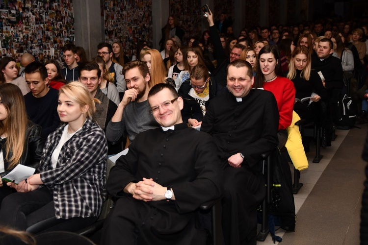 Pielgrzymka maturzystów - aula i bazylika