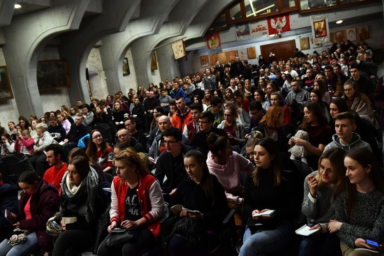 Pielgrzymka maturzystów - aula i bazylika