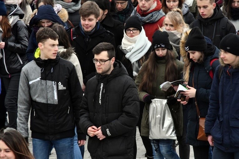 Pielgrzymka maturzystów - Droga Krzyżowa