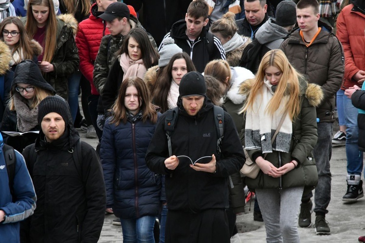 Pielgrzymka maturzystów - Droga Krzyżowa