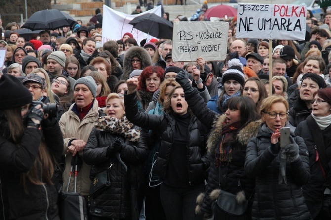 "Czarny piątek" na rynku w Katowicach