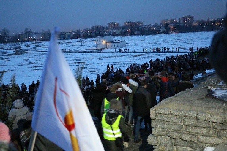 Droga Krzyżowa na Majdanku