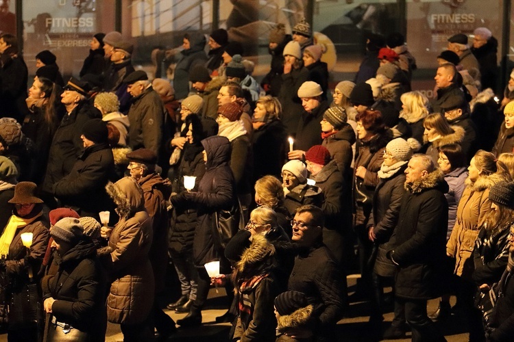 Droga Krzyżowa z relikwiami Krzyża