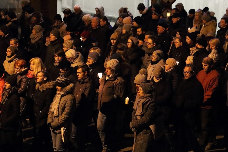 Droga Krzyżowa z relikwiami Krzyża