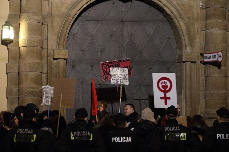 Czarny protest na ul. Franciszkańskiej