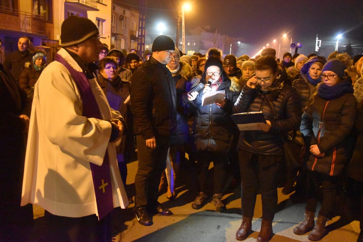 Przasnysz. Droga Krzyżowa w intencji nienarodzonych