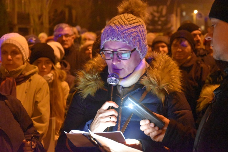 Przasnysz. Droga Krzyżowa w intencji nienarodzonych