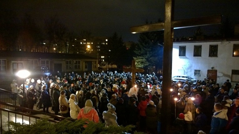 Droga Krzyżowa ulicami Nowego Dworu