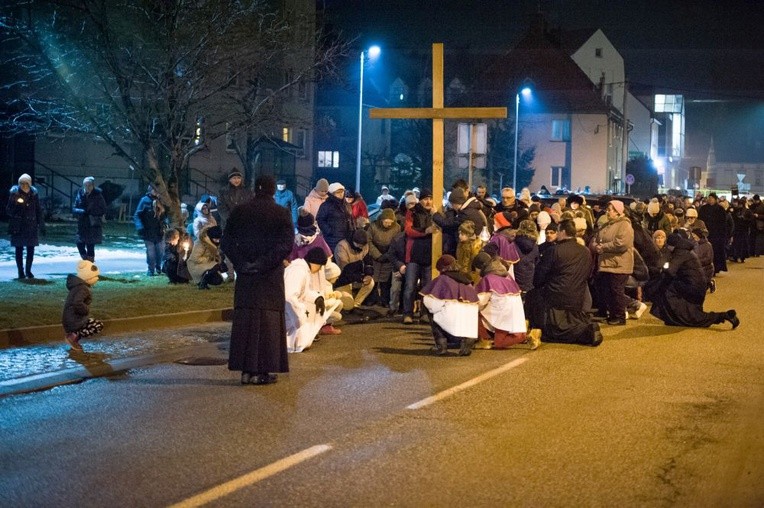 Droga Krzyżowa ulicami Bielawy