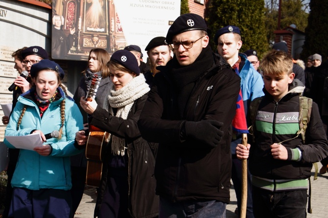 Skauci Europy na drodze krzyżowej i w sanktuarium św. Jana Pawła II