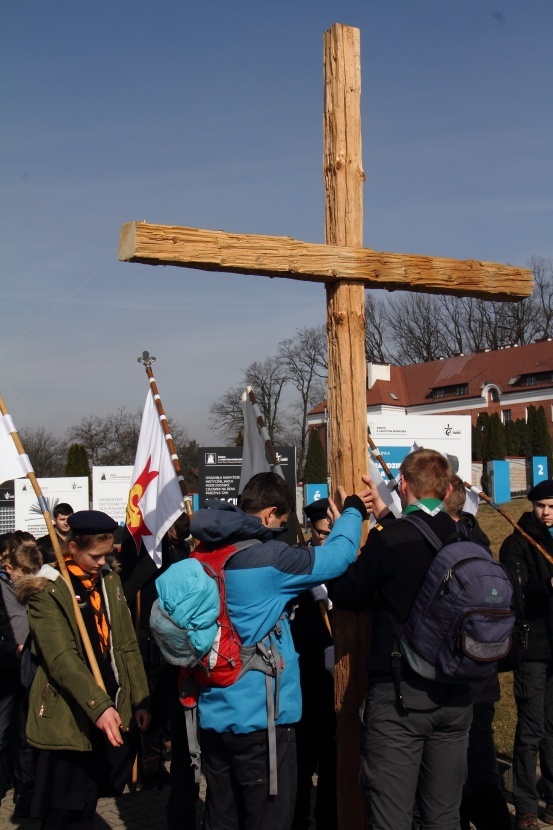 Skauci Europy na drodze krzyżowej i w sanktuarium św. Jana Pawła II