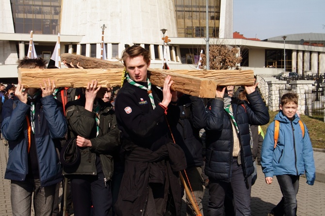 Skauci Europy na drodze krzyżowej i w sanktuarium św. Jana Pawła II