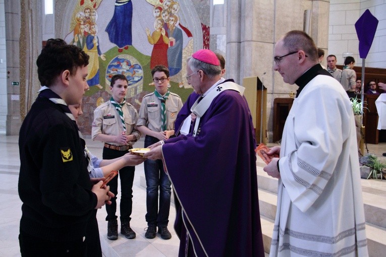 Skauci Europy na drodze krzyżowej i w sanktuarium św. Jana Pawła II