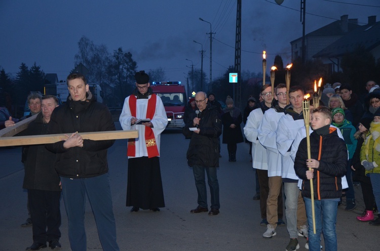 Karniewo. Droga Krzyżowa