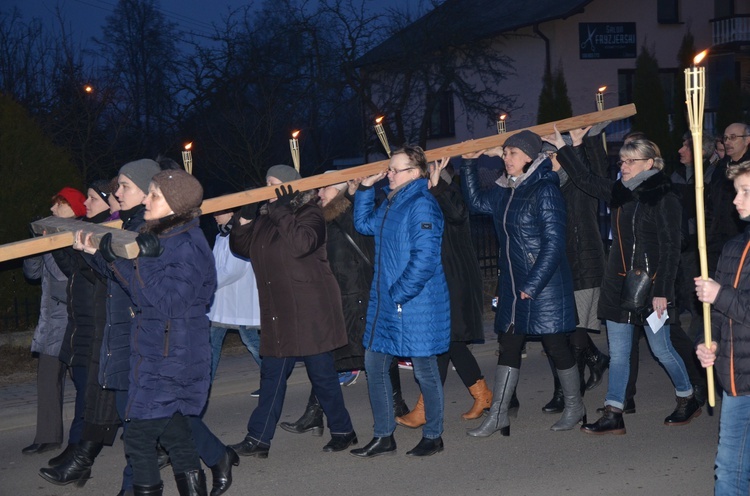 Karniewo. Droga Krzyżowa