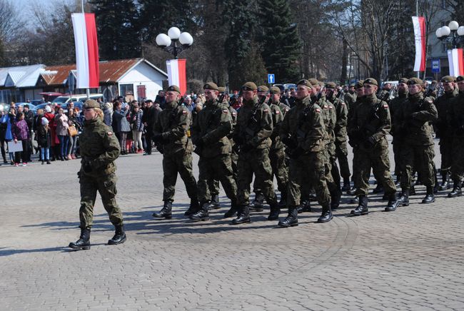 Przysięga żołnierzy obrony terytorialnej w Stalowej Woli