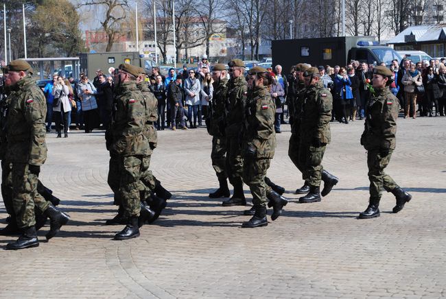 Przysięga żołnierzy obrony terytorialnej w Stalowej Woli