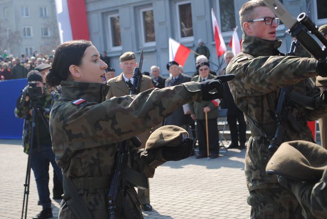 Przysięga żołnierzy obrony terytorialnej w Stalowej Woli