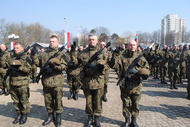 Przysięga żołnierzy obrony terytorialnej w Stalowej Woli