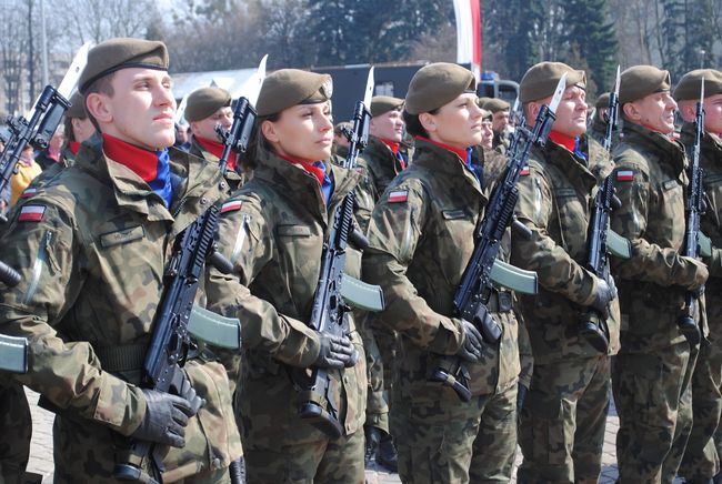 Przysięga żołnierzy obrony terytorialnej w Stalowej Woli