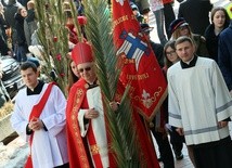 Abp Stanisław Budzik przeszedł z młodymi w procesji ulicami Lublina