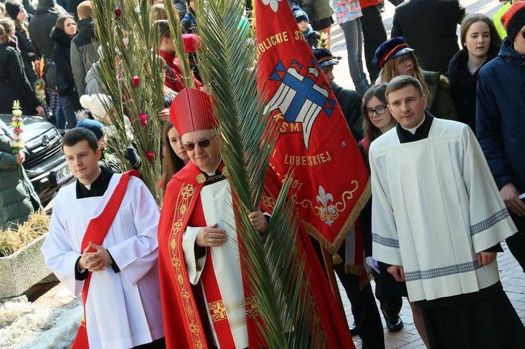 Abp Stanisław Budzik przeszedł z młodymi w procesji ulicami Lublina