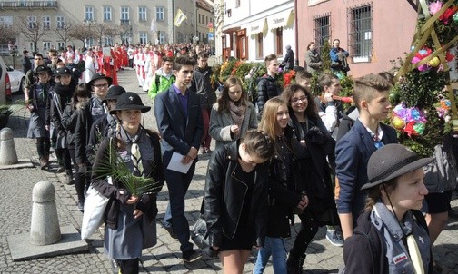 Palmowa procesja do katedry św. Mikołaja