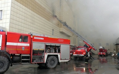 64 ofiary pożaru w centrum handlowym i rozrywkowym w Rosji