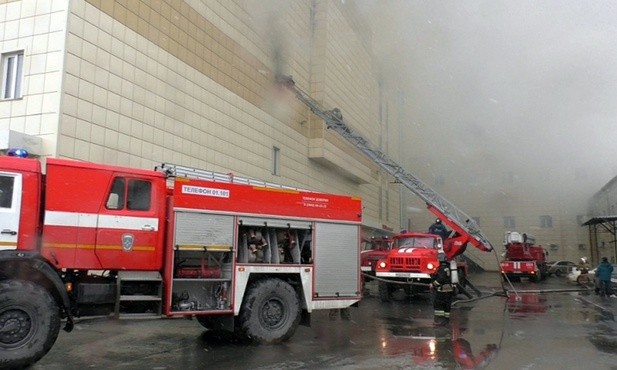 64 ofiary pożaru w centrum handlowym i rozrywkowym w Rosji