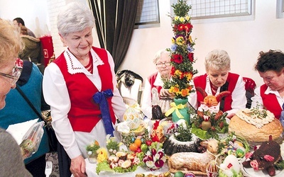 ▲	Koło Gospodyń Wiejskich ze Stronia Śląskiego pokazało tradycyjne potrawy,  jakie przygotowywano na święta w ich domach.